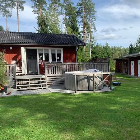 Egen Gaststuga Med Sjoutsikt Villa Mansarp Exterior foto