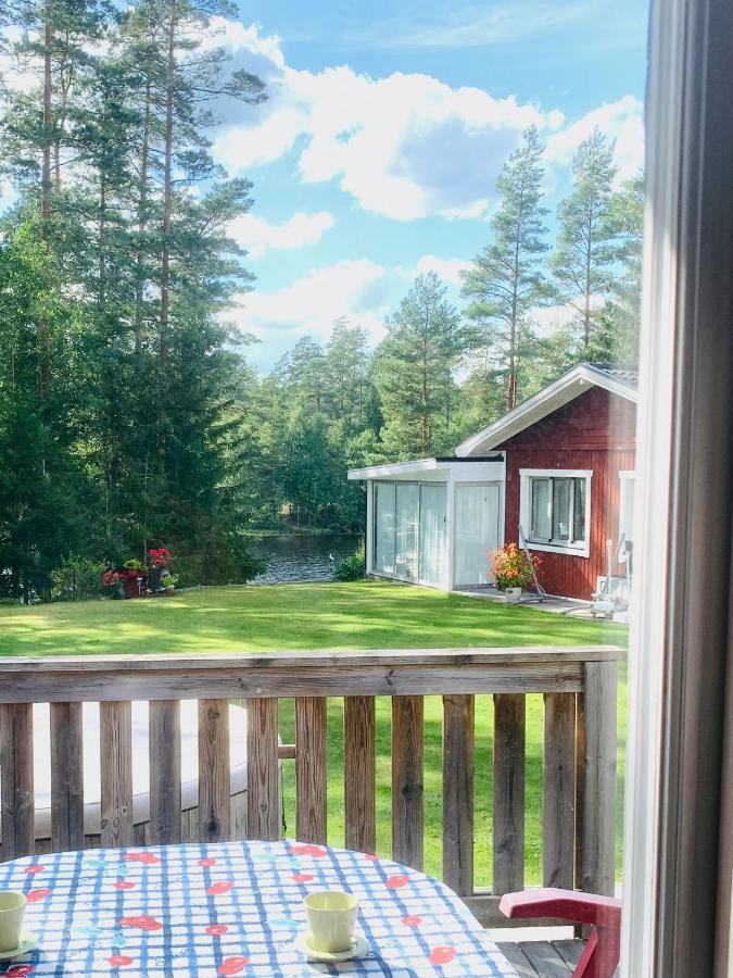 Egen Gaststuga Med Sjoutsikt Villa Mansarp Exterior foto