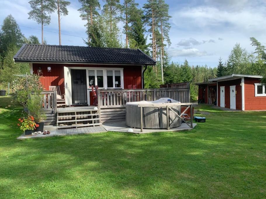 Egen Gaststuga Med Sjoutsikt Villa Mansarp Exterior foto